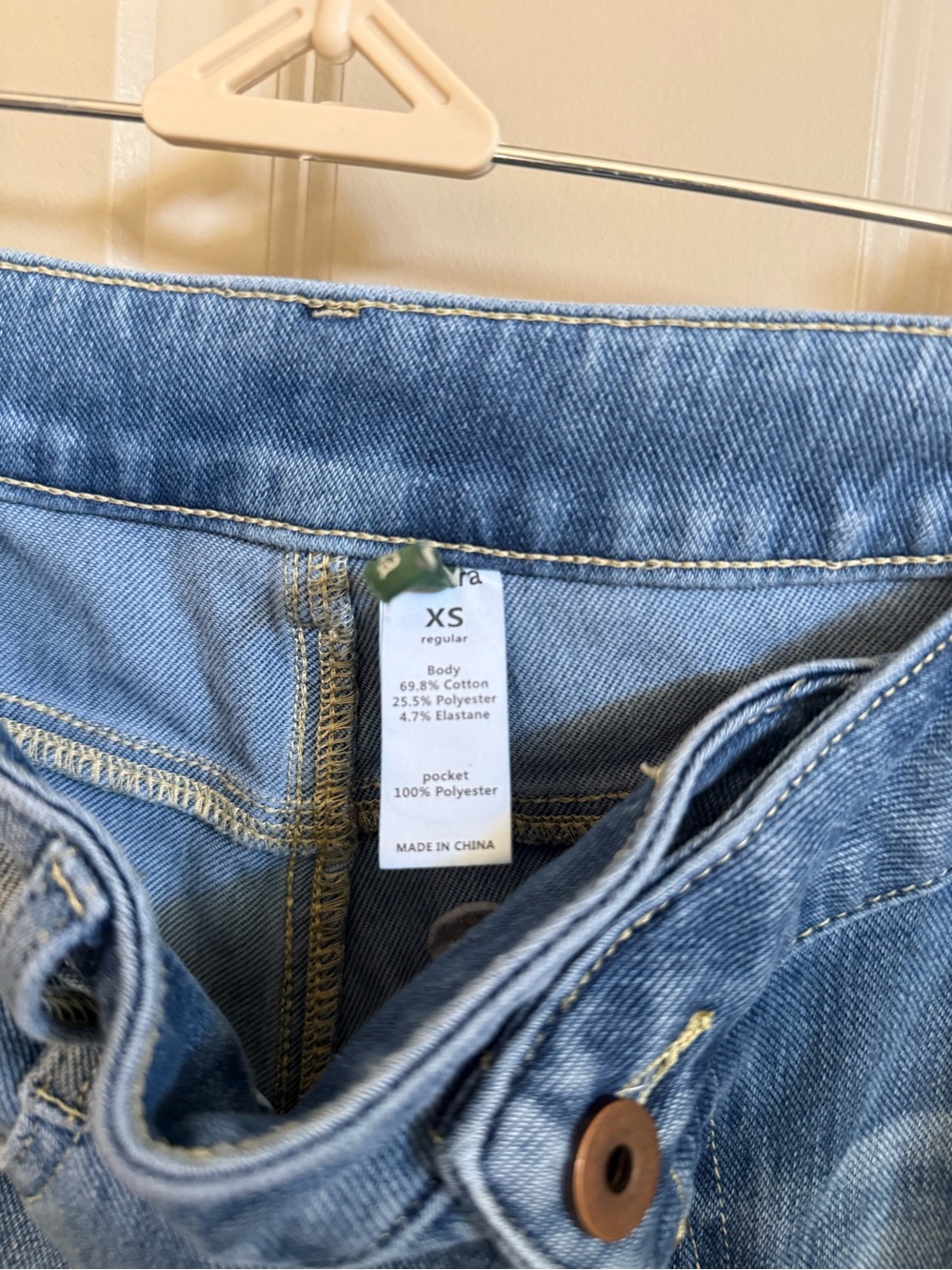 BUNDLE TWO HALARA Two-Tone Wide Leg Jeans in Light and Medium Blue - Picture 3 of 7